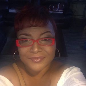 Meet your Posher, Monique